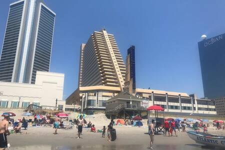 2Br 3Ba Ocean Front Condo On The Boardwalk Cozysuites Atlantic City Eksteriør billede